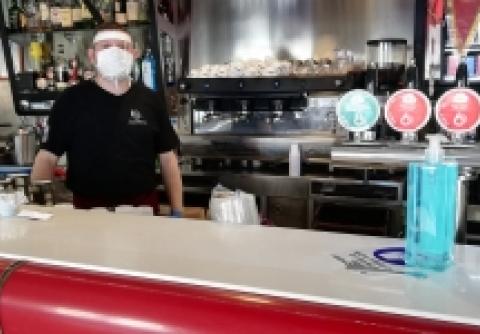 Bar e ristoranti sono luoghi sicuri. Fipe-Confcommercio: “La ricerca Nature conferma l'efficacia del distanziamento nei locali, proprio come accadeva in Italia”